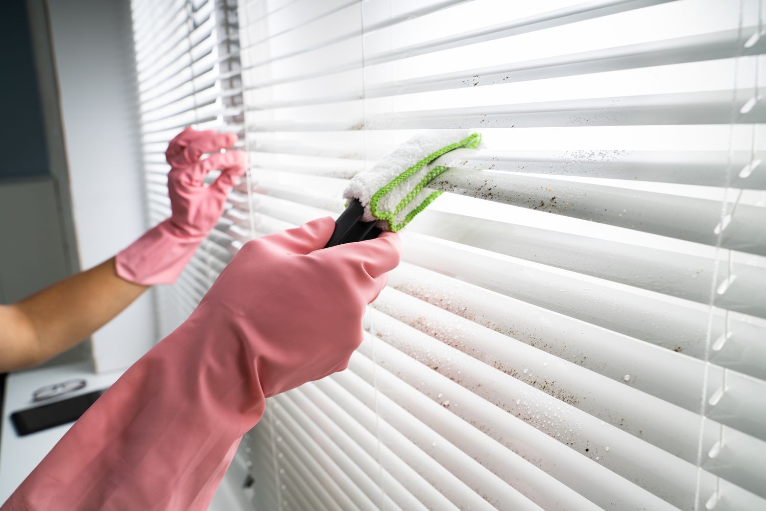 Window Blind Cleaning services in Dallas, TX - Professional commercial window cleaning